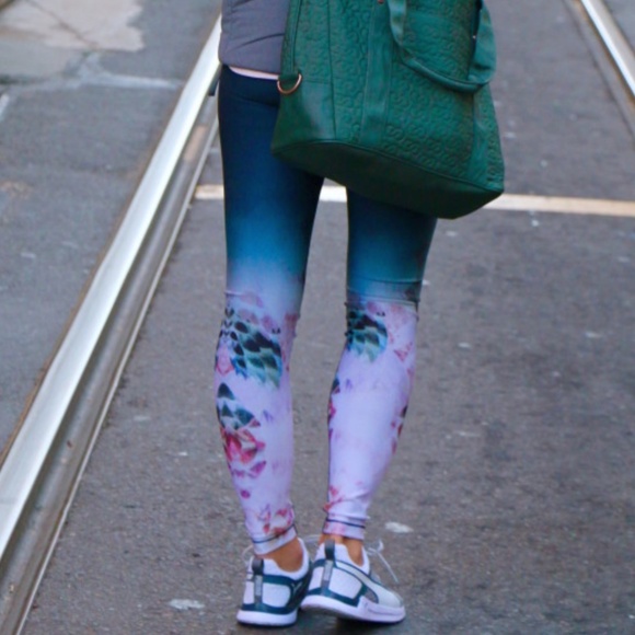 CALIA NWOT Carrie Underwood Blue Floral Ombré Leggings SZ S - Picture 4 of 11